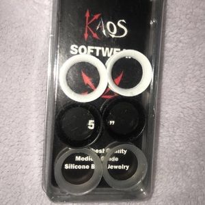 Black and white silicone Kaos tunnels! For heathe5